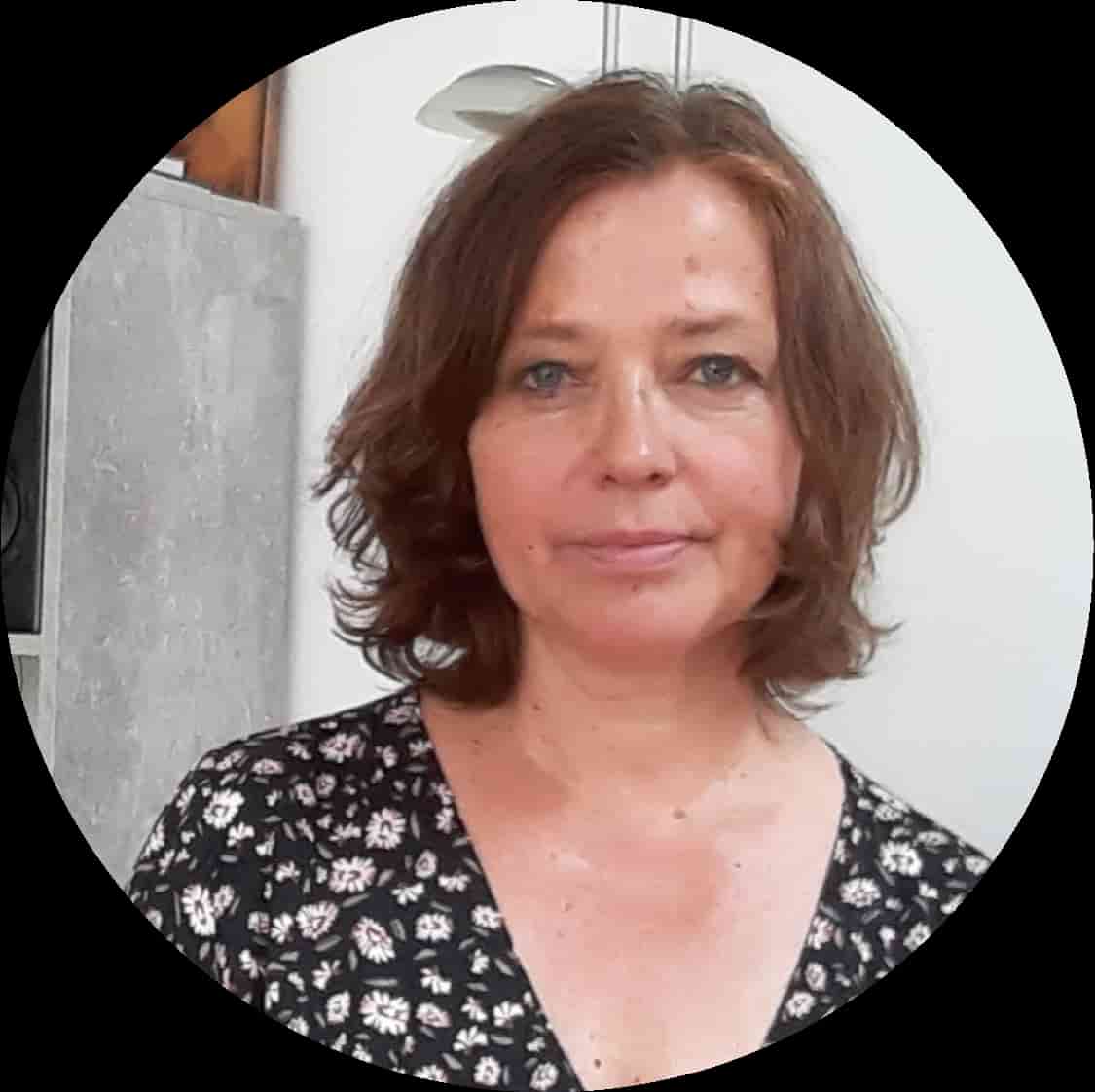 Hedwig Böckermann, die Gesangsunterricht und Waldbaden anbietet